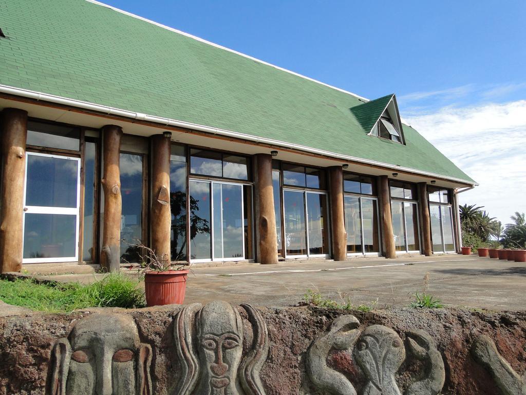 Tupa Hotel Hanga Roa Exterior photo