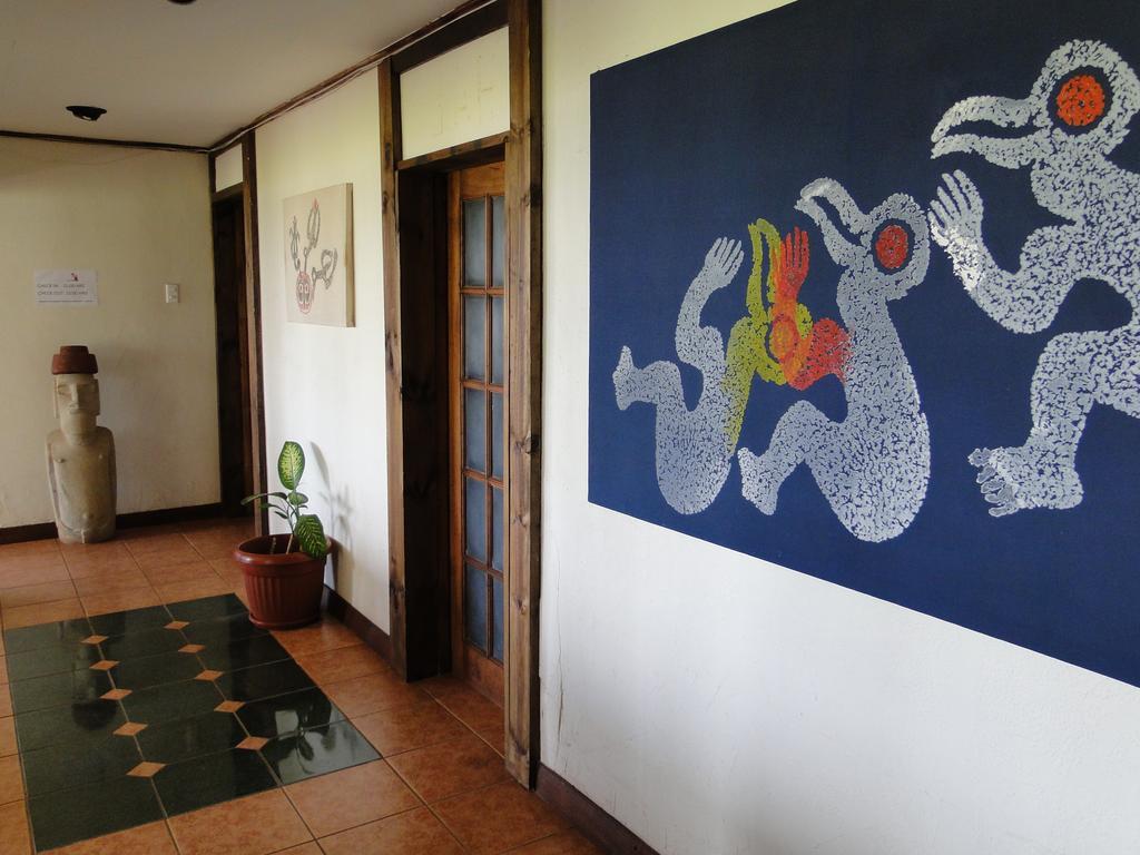 Tupa Hotel Hanga Roa Exterior photo