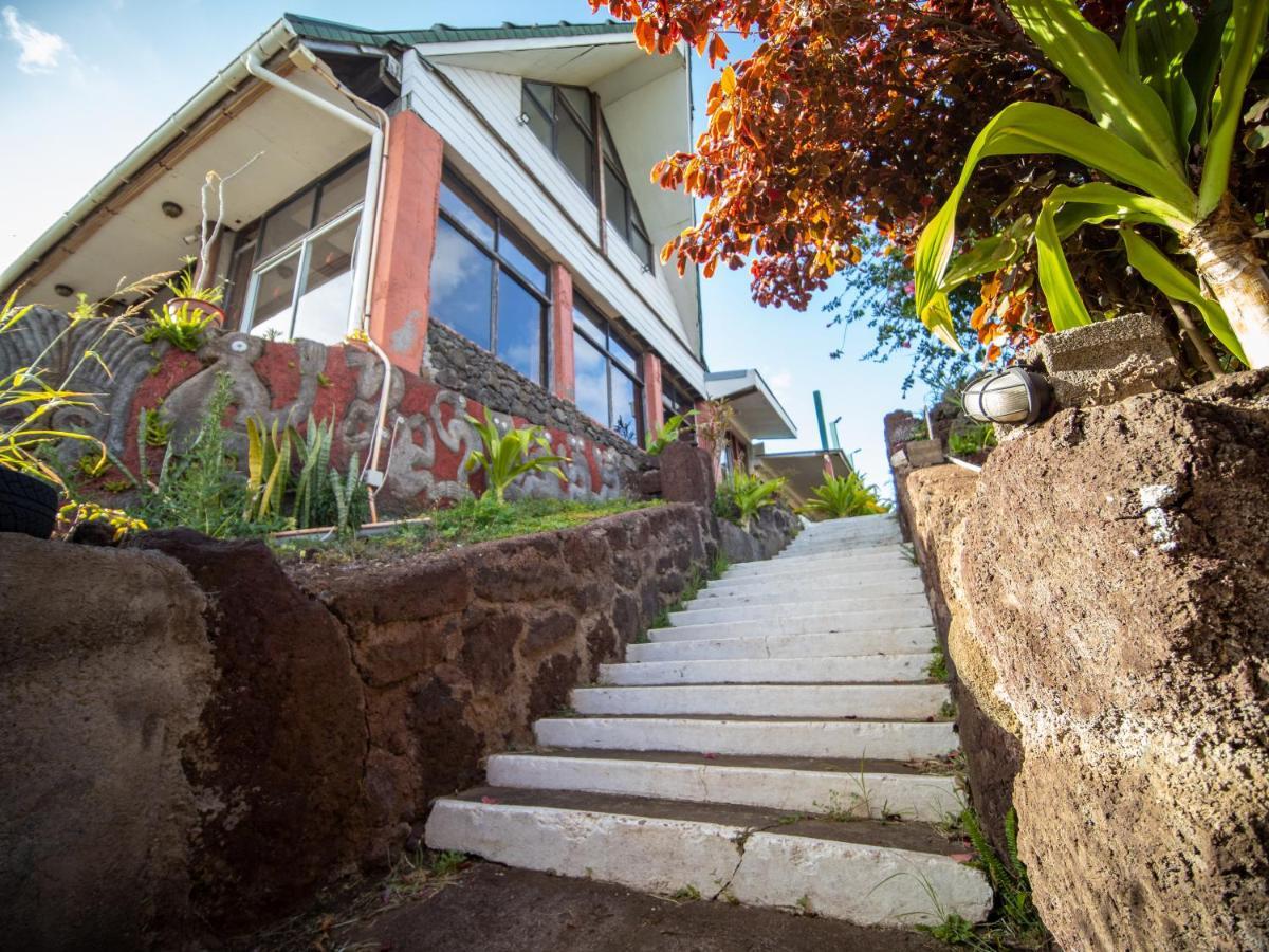 Tupa Hotel Hanga Roa Exterior photo