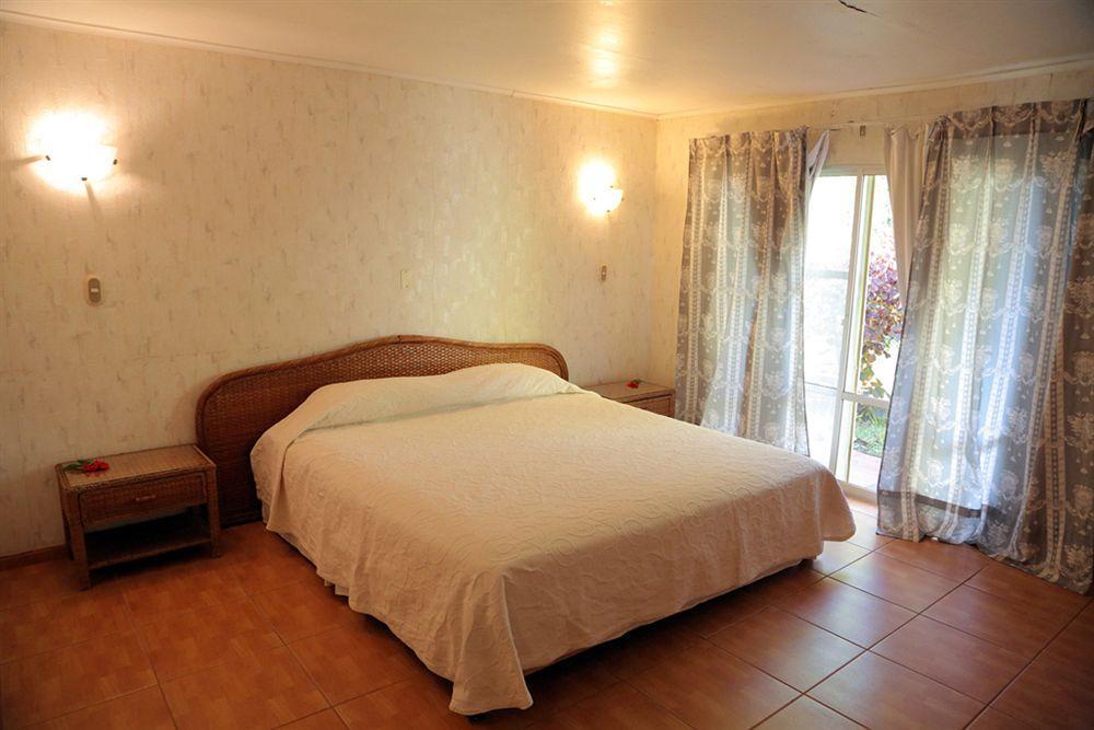 Tupa Hotel Hanga Roa Exterior photo