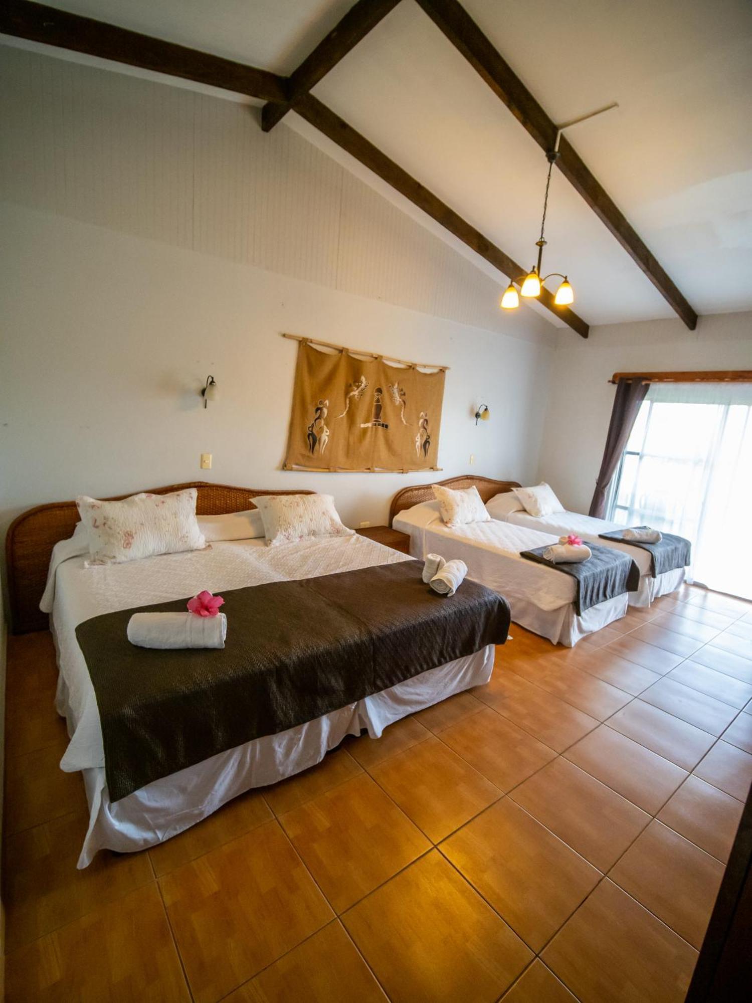 Tupa Hotel Hanga Roa Exterior photo