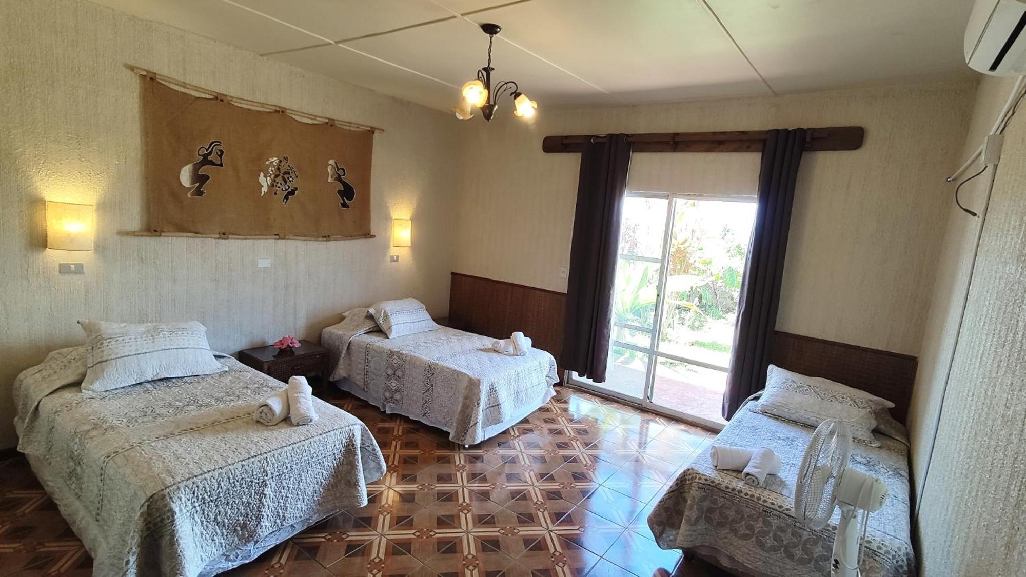 Tupa Hotel Hanga Roa Exterior photo