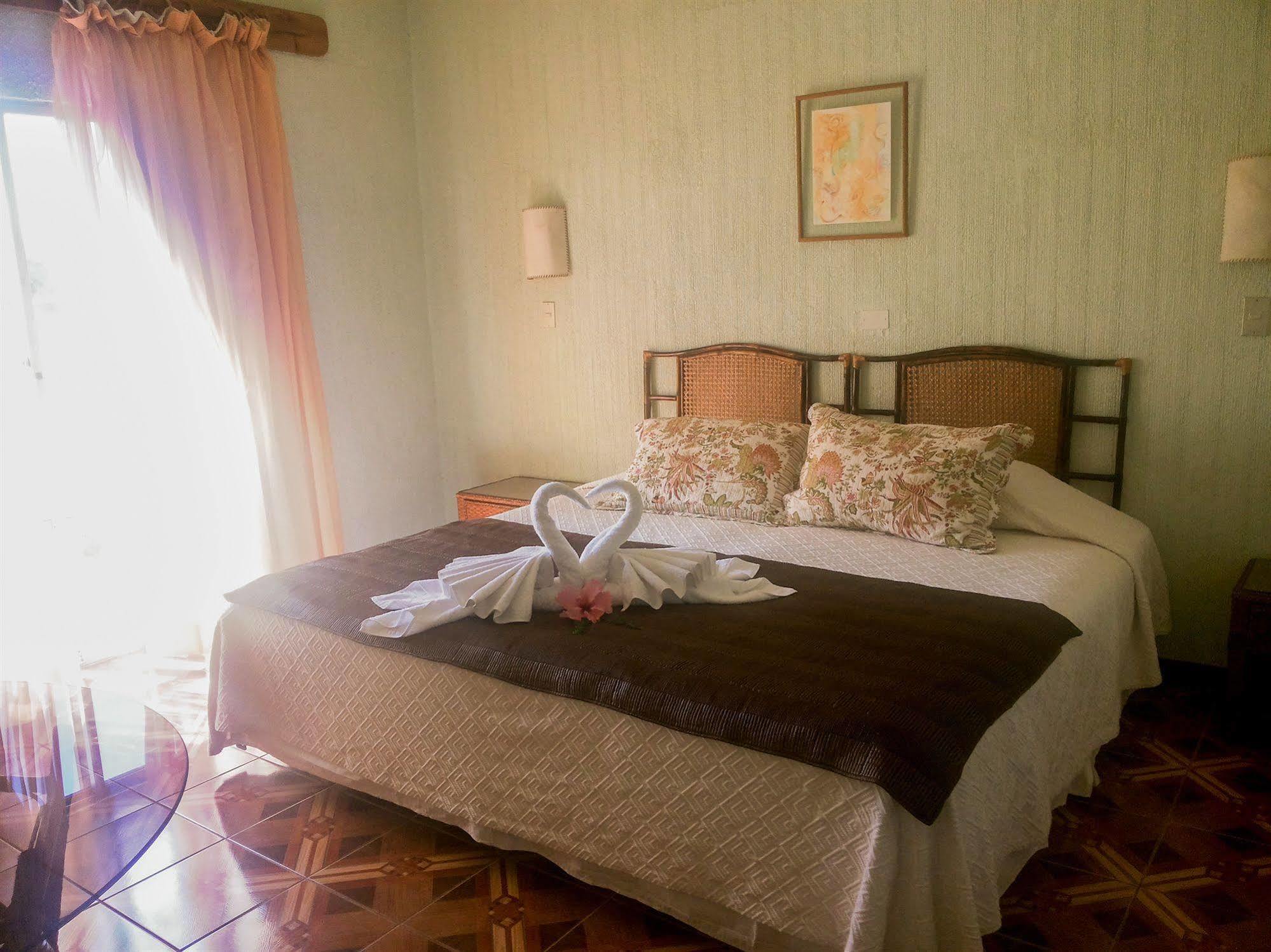 Tupa Hotel Hanga Roa Exterior photo